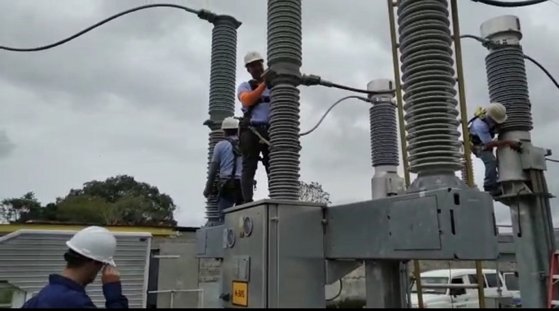 Trabajadores de Corpoelec fortalecen suministro de energía en subestación Yaracal de Falcón

#MaduroMásPueblo 

vtv.gob.ve/trabajadores-c…