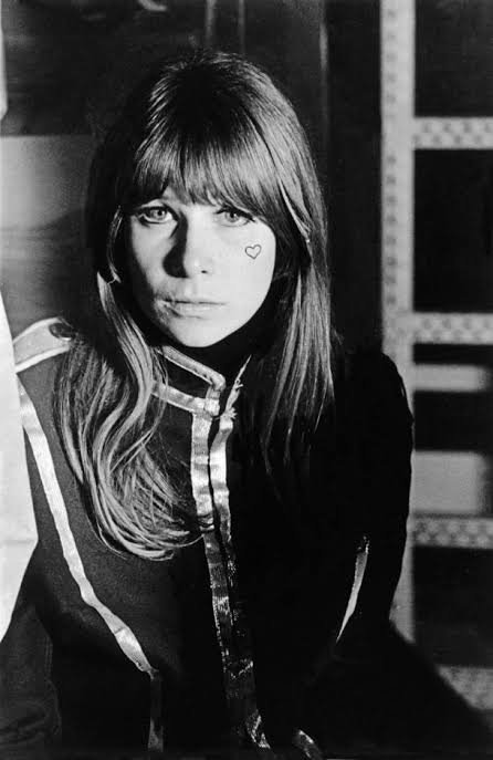 Rita Lee, a eterna Mutante, rainha do pop-rock brasileiro, foi do experimentalismo mais vanguardista ao topo das paradas, sempre com humor, beleza e genialidade. Uma gigante.