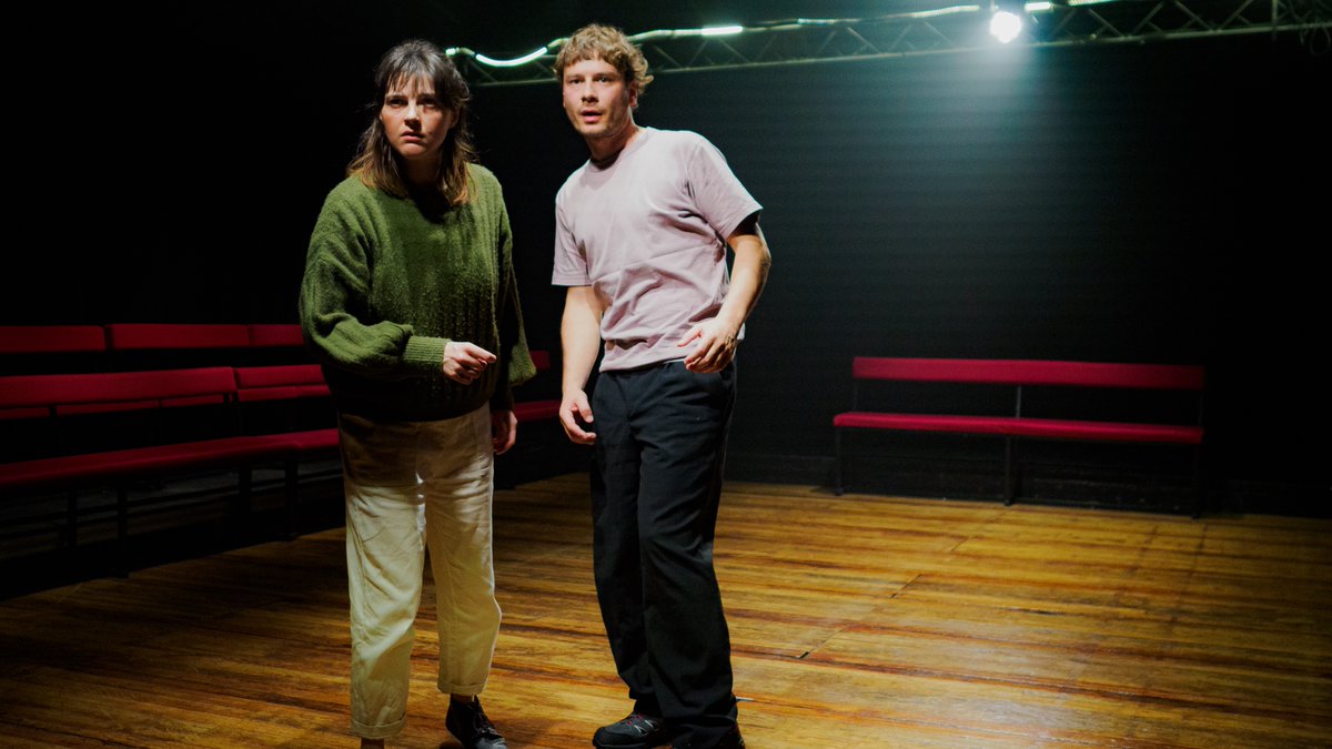 #MardiConseil 
Ce soir a lieu la création de #Jesuislevent de la #CompagnieLaChevauchée / #MathieuBarché. Une adaptation contemporaine de l'auteur norvégien #JonFosse. ⛵

9 → 10 mai à 20h au <a href="/GrandParquet/">Le Grand Parquet</a> 
J'y vais ! → bit.ly/jesuislevent-gp