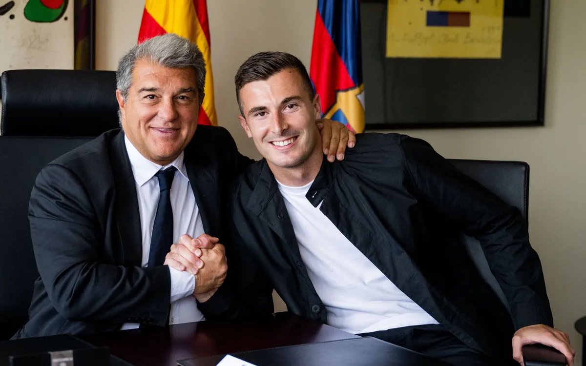 FabrizioRomano's tweet photo. Official, confirmed. Barcelona and Iñaki Peña have reached an agreement to extend the goalkeeper's contract until June 2026. 🔵🔴 #FCB

The release clause has been set at 400 million euros. https://t.co/V5kX2s0lUI