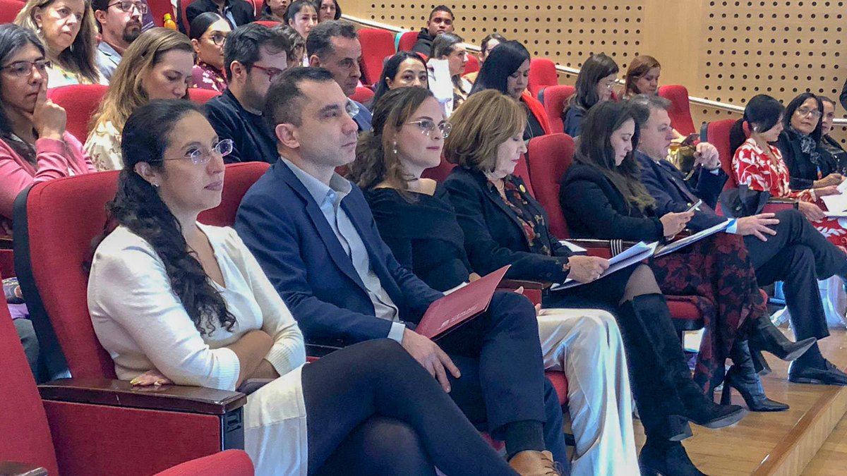 Educacion_Ec's tweet photo. 🔴 [FACEBOOK LIVE] Te invitamos a seguir las “IV Jornadas Iberoamericanas por las Bibliotecas Escolares y Públicas 2023”, un espacio para reflexionar y construir ideas que permitan a las bibliotecas seguir contribuyendo al desarrollo de la comunidad, participa la ministra @mariabrownp. ➡️ https://t.co/WossmApD2G

#TransformaciónEducativaEc 
#IVJornadasPorLasBibliotecas
