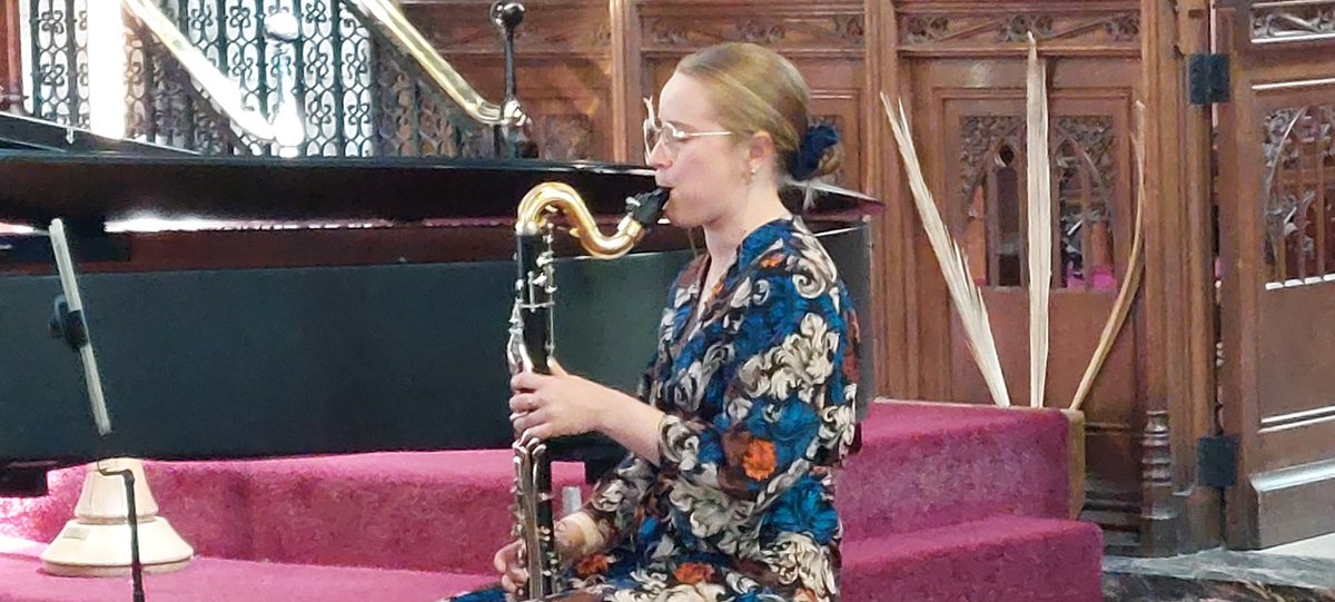 PbPhotoLaureate's tweet photo. Caught a bit of the lunchtime concert at  St Johns today.  Part of their Spring Concert held every Tuesday. Today's excellent music came from Hannah Shilvock on bass clarinet and Viola Lenzi on piano.
Such a lovely way to spend an early afternoon  🎼 👌🏽 @EventsAtStJohns @AlunMW https://t.co/Xg8uIr9HXW