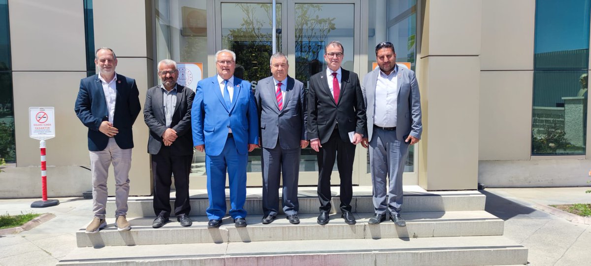 rprefahizmir's tweet photo. Milletvekili adaylarımız Hacı Mehmet Solmaz ve Ali Hakan KÜLAHÇIOĞLU ve Kemalpaşa ilçe yönetimimiz KOSBİ Bölge müdürü Mükremin ZÜLKADİROĞLU Beyi makamında ziyaret ettiler.Teveccühlerinden ötürü kendilerine teşekkür ederiz. #kemalpaşa #kosbi #rprefahizmir #milligörüşmeclise https://t.co/tSFOTSxyi6