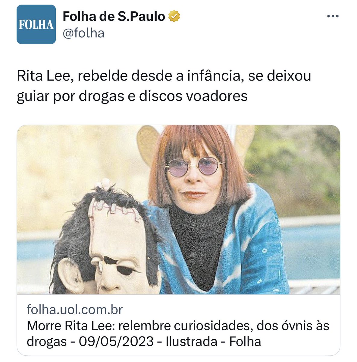choquei's tweet photo. Que falta de respeito com a grandeza que foi a Rita Lee, @folha. 

Ela deve ser lembrada como uma das maiores forças culturais da história do Brasil. A rainha do rock brasileiro. Sua genialidade não se compara a isso. https://t.co/6O6BtxluOm