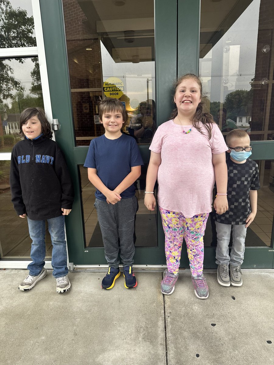 Destined2BeSPED's tweet photo. Community based instruction Day #2 - exploring our local public library! We experienced amazing activities and learned about all the things they have to offer! We have some amazing places and people in our own community! https://t.co/Eiig1aqoHS