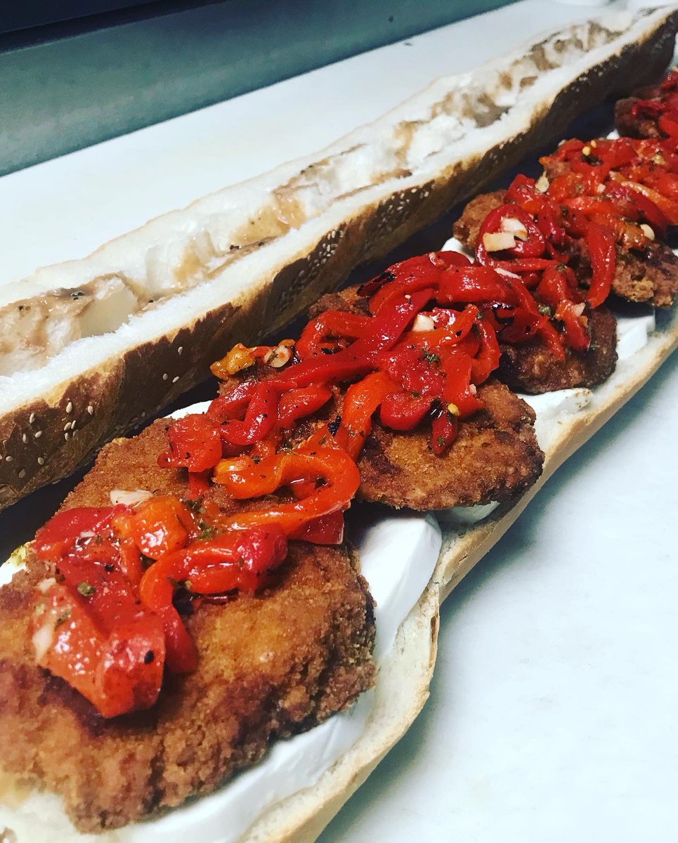 Cover_Two_SH's tweet photo. We have all of your summer catering needs covered! Be sure to check out our catering menu on our website (link in bio) while planning out your summer parties!
#CoverTwo #SandyHook #Newtown #ctbites #cteats #ctdrinks #ctrestaurants #sportscafe #pub #foodofct #catering #summer https://t.co/GcTPS9GMEY