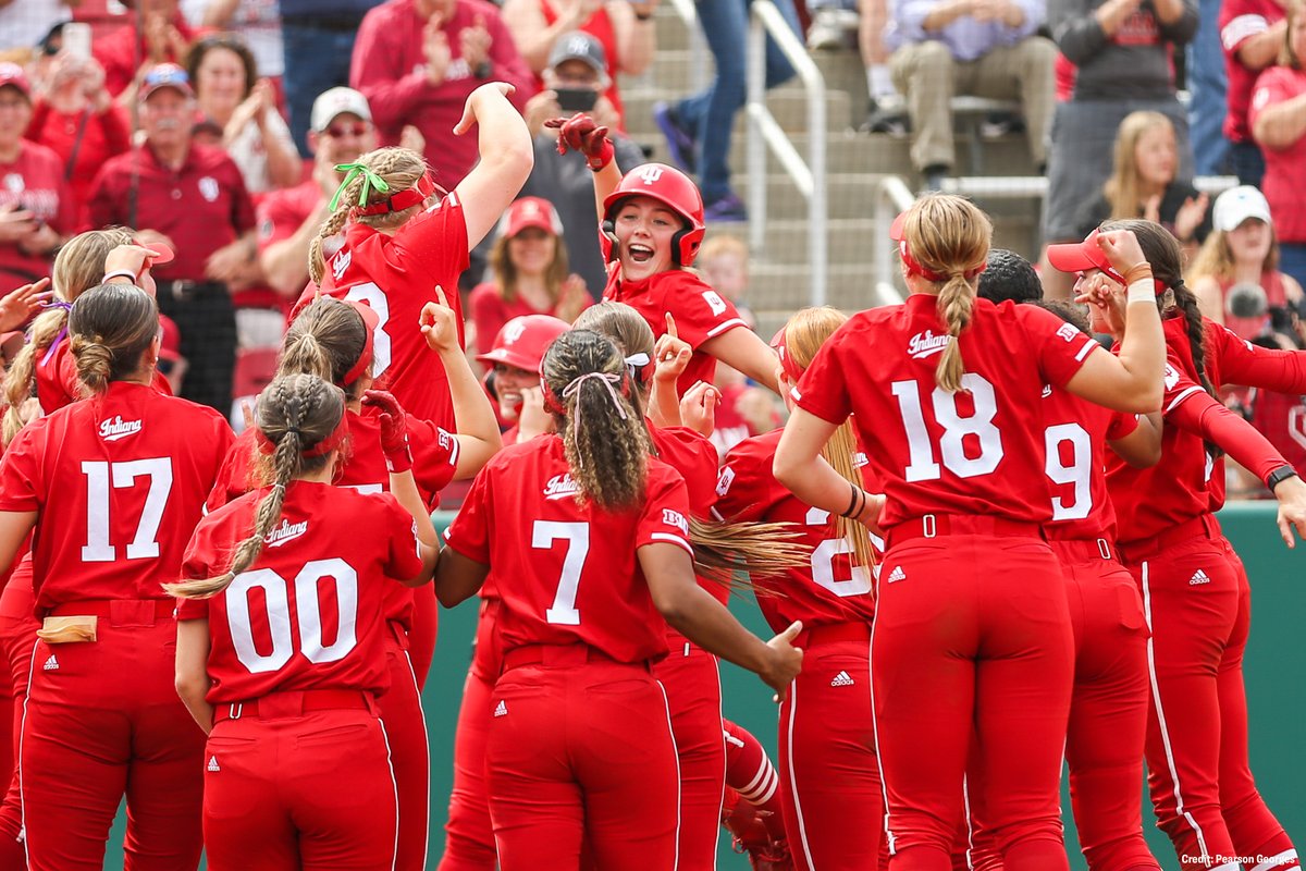 NCAASoftball's tweet photo. Vote for the #NCAASoftball Photo of the Week 📸

1️⃣ @BaylorSoftball Brought the brooms (literally) 🧹
2️⃣ @RedbirdsSB Walk-off hero 🦸‍♀️
3️⃣ @IndianaSB Home run energy 💣
4️⃣ @SHUSoftball Fired up 🔥 https://t.co/FqBUnj8gIm