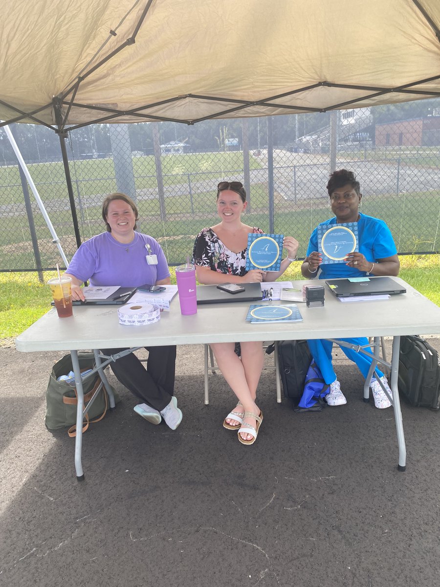 ShauvonSWright's tweet photo. It's #NationalNursesWeek ! See how school and public health #nurses worked together to assess students' immunization status at Back-to-School events. https://t.co/gPVCie9Nue. @DPIWellness @HealthierGen https://t.co/ZtinqRZK6Q