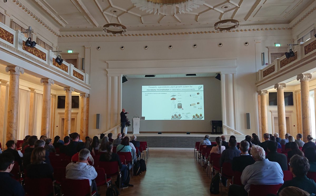 IPB_Halle's tweet photo. More interesting #plantimmunity, #plantpathology, #plantdefense talks by Ulla Bonas (@UniHalle) and @KamounLab during today's 2nd half of #IPB2023, rounded up by Paul Schulze-Lefert (@mpipz_cologne) reporting on plant root microbiota. https://t.co/afvvRgeTj5