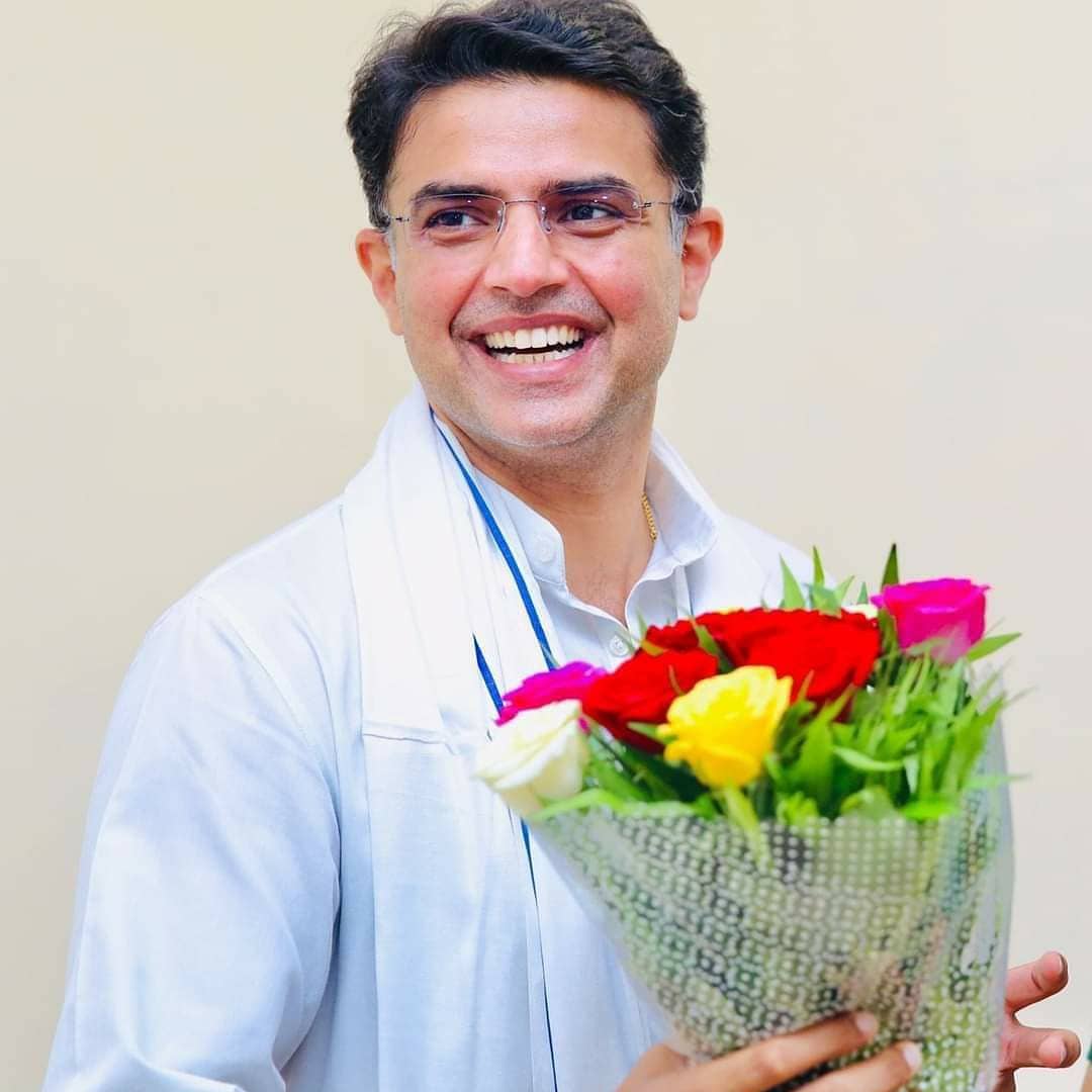 #पशुचिकित्साअधिकारीभर्ती2019 के लिए हम सभी बेरोज़गार पशुचिकित्सकों ने ना जाने कहाँ कहाँ गुहार लगायी, बहुत नेताओं से मिल लिए, हड़ताल तक कर ली…पशु पालन विभाग के 70% पदों के ख़ाली पड़े होने के बावजूद 4 सालों से ये भर्ती कोर्ट में अटकी हुई हैं, अब आपसे <a href="/SachinPilot/">Sachin Pilot</a> ही उम्मीद है