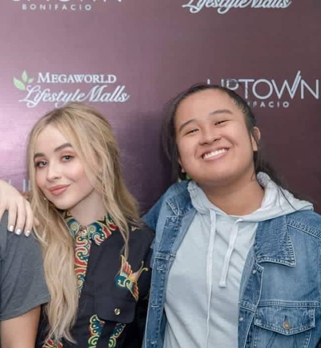 kimlanobs's tweet photo. subtle flex but yes i am seeing sabrina carpenter in manila for the 2nd time since the singular tour was cancelled before pandemic :(((  im hoping for a meet and greet package 🤭😭 @SabrinaAnnLynn see u my love https://t.co/aKMwS45cIl