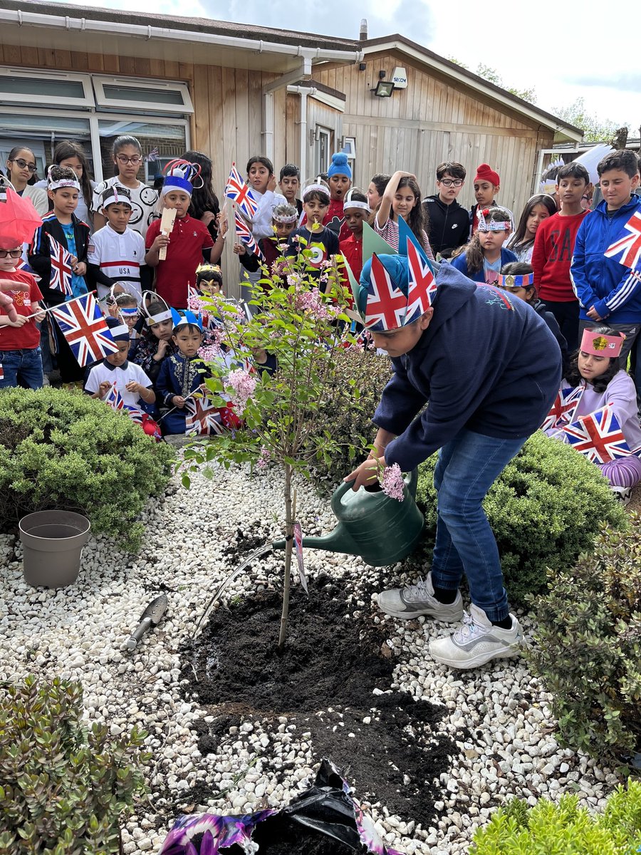 Long Close School tweet media