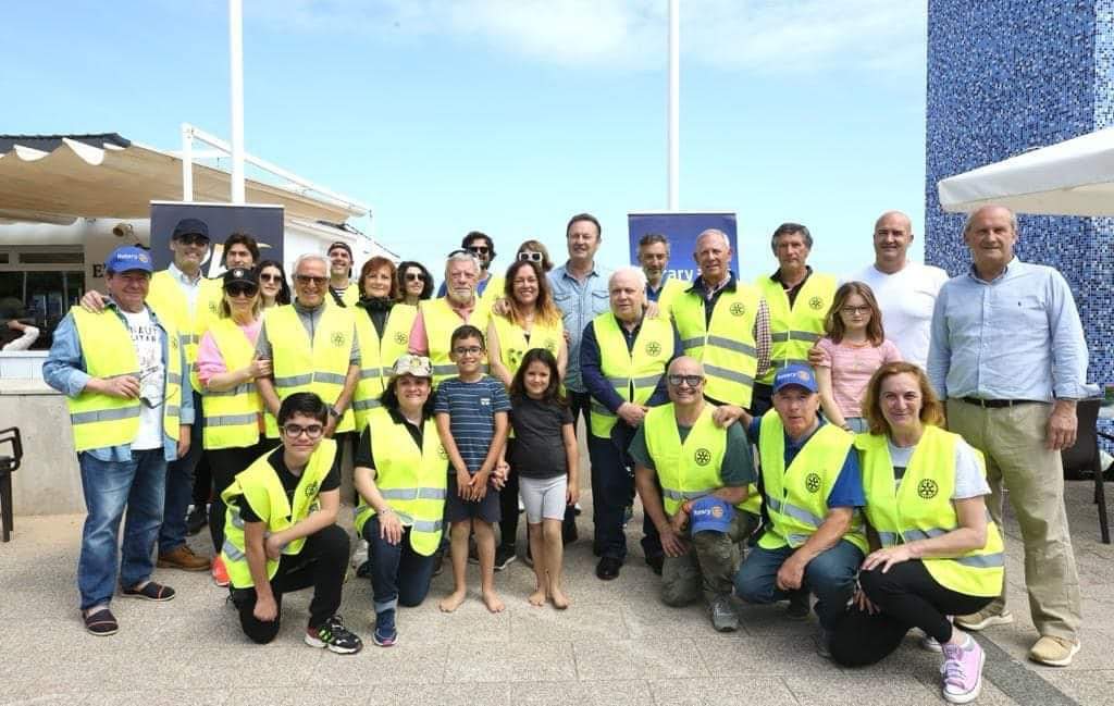 suances_prc's tweet photo. 📷 Jornada de concienciación medioambiental organizada por @Rotary, limpieza de la playa de La Concha, con la colaboración de @ifomoNoticias
La permanente limpieza de nuestros arenales, su control y el desarrollo continuo de este tipo de jornadas será prioridad para #PRCSuances https://t.co/gZC6PjCNqV