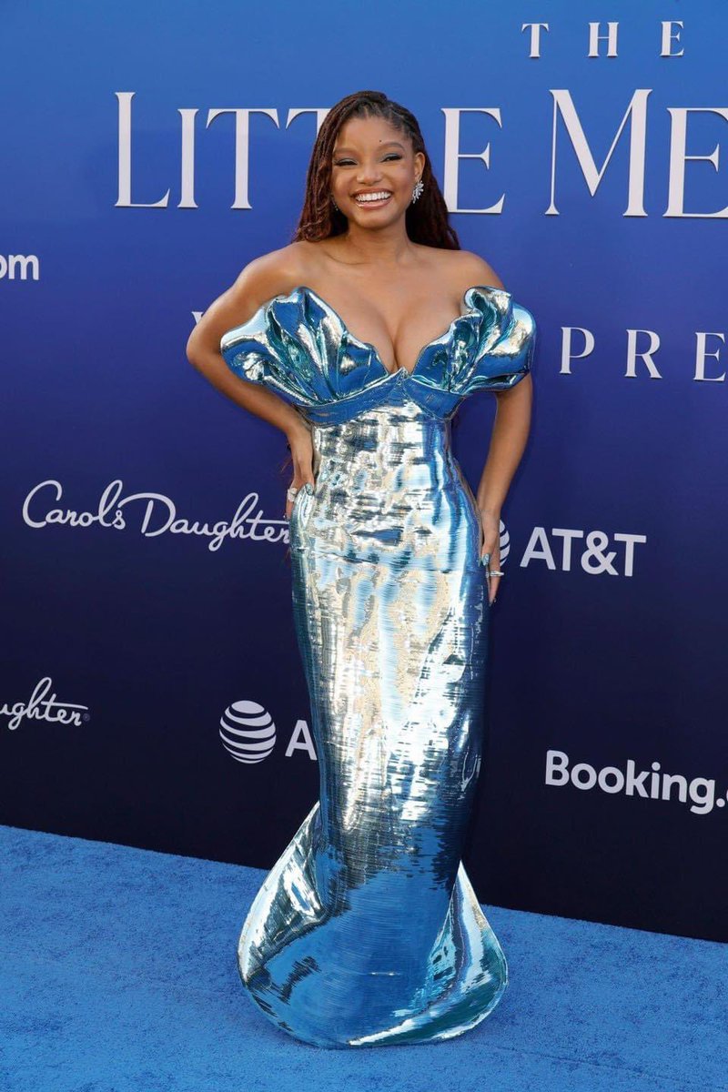 SoyAd_Oficial's tweet photo. Anoche se llevó a cabo la #PremierMundial de #LaSirenita y los primeros comentarios hacia el más reciente #LiveAction de #Disney son muy favorables, contrario a lo que se esperaba. Destacan la actuación de @HalleBailey como #Ariel.
#SoyAd🎧 https://t.co/TUCmgeVY8l