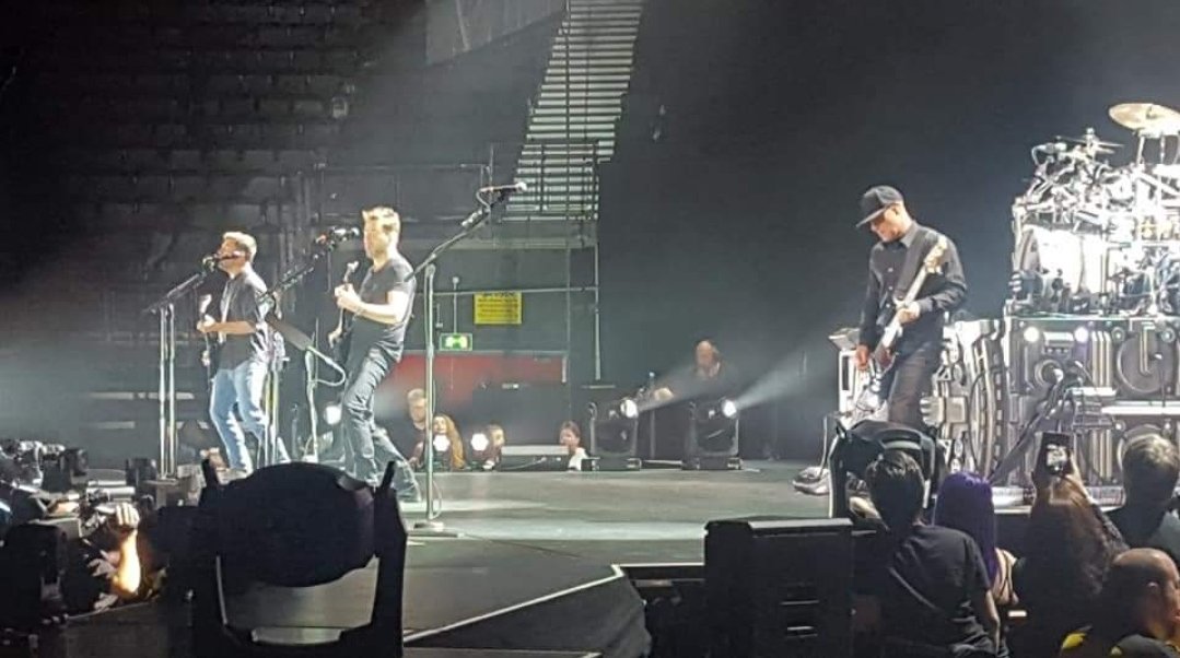 Kinkykattbox's tweet photo. @Nickelback Think it's about time you boys come back don't you????
5 years at Manchester arena #day4 #gig3 #ukleg https://t.co/5wLLZdG7Jb