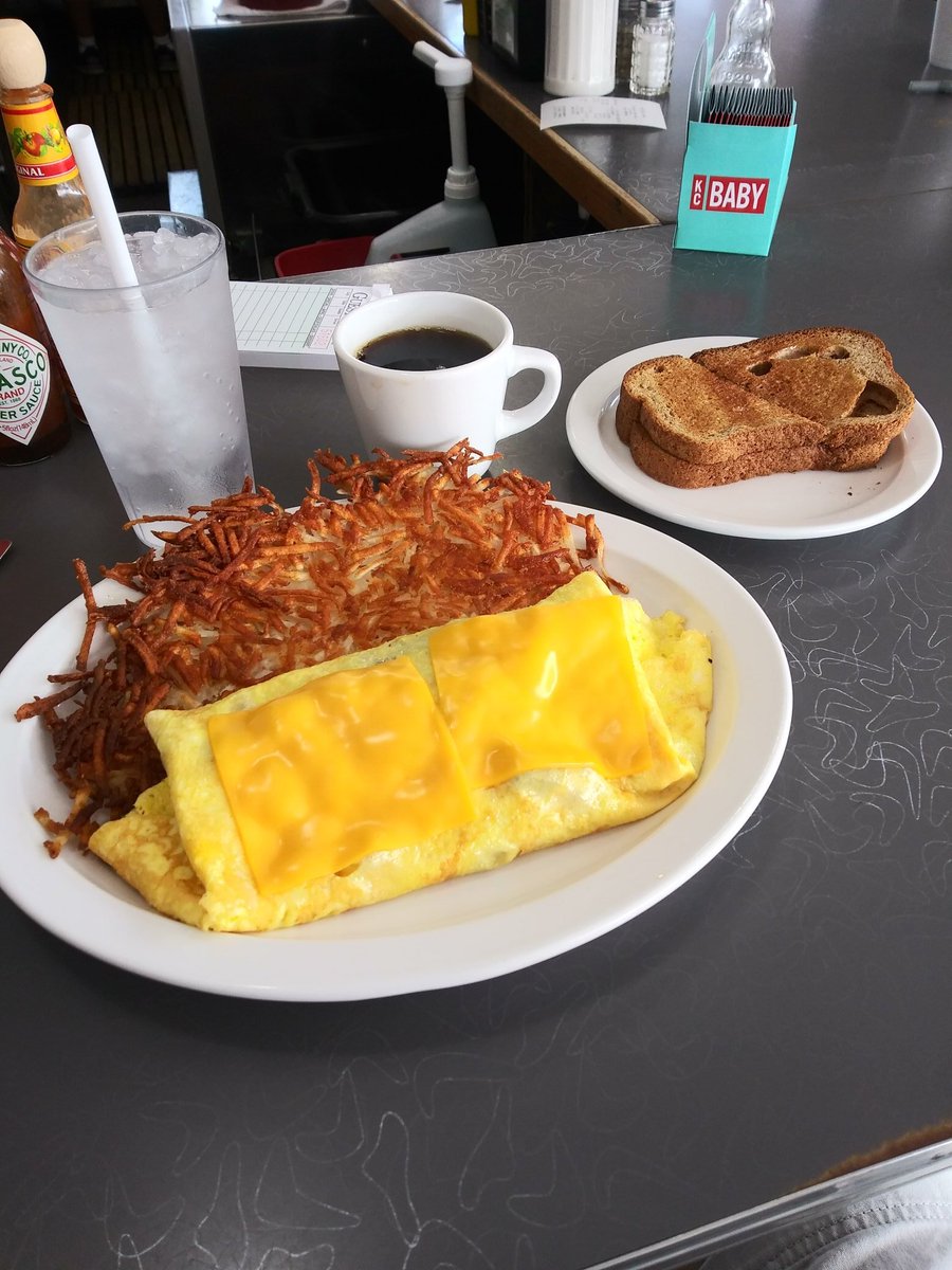 realunderdogkc's tweet photo. Most important meal of the day, I'm told... #TownTopic https://t.co/3Yky7R9ON4