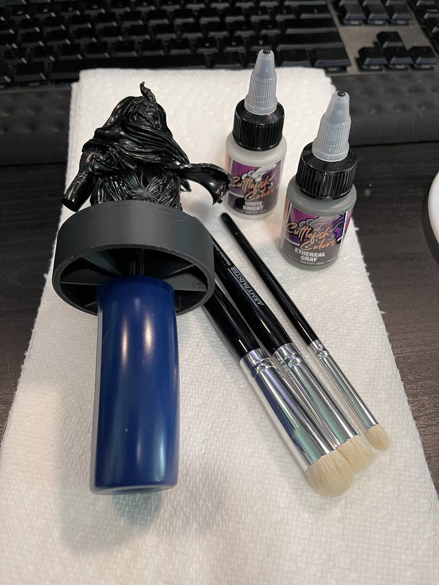 Trying out some new stuff on stream today including some Cuttlefish Colors paints from @CreatureCaster. Come on through y’all I’m back finally.