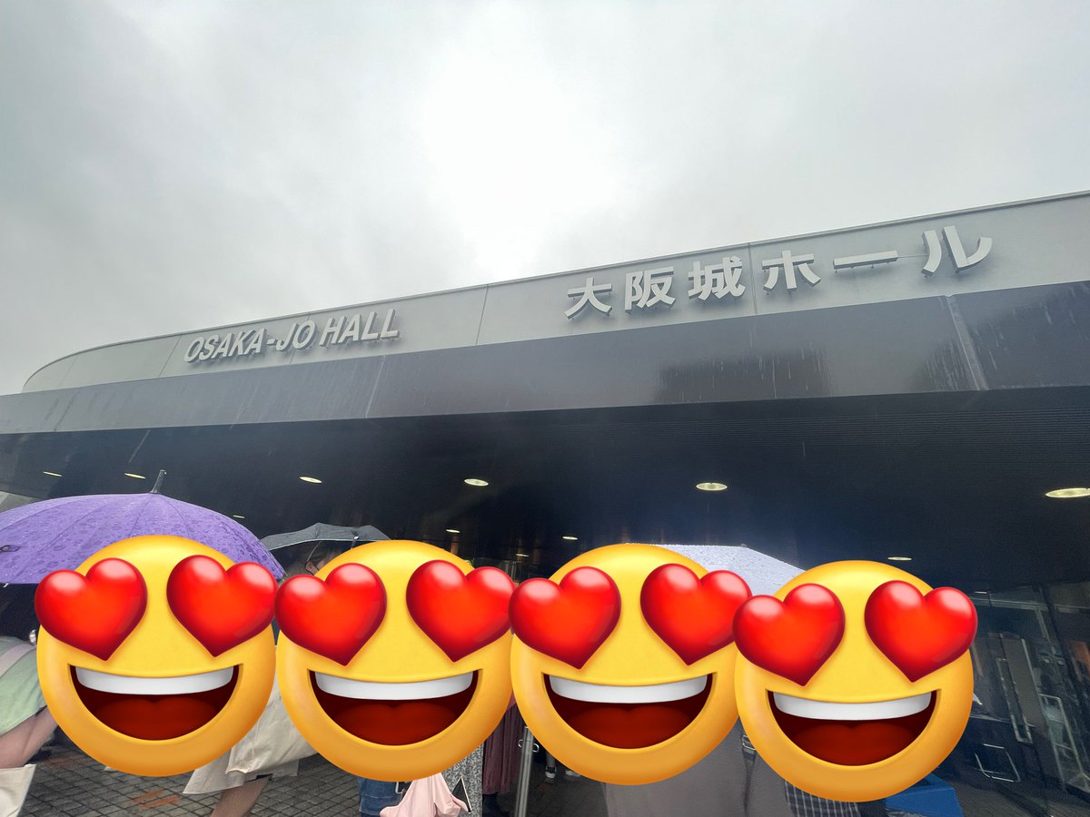 nonchan0730WEST's tweet photo. WESTVの4年ぶりに大阪城ホールのLIVE入った！
雨凄すぎてアクスタで撮る気にもならんかったから10周年ライブもアリーナツアーしていただきたい🙇‍♀️
アリーナツアーからのドームツアーできるグループに来年からなりますように🙏

#ジャニーズWEST 
#ジャニーズWESTのPOWER https://t.co/e5vNA4XQkP