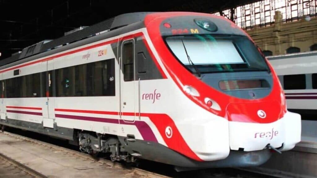 CerfiaFR's tweet photo. 🇪🇦 FLASH | Les jeunes de 18 à 30 ans pourront profiter de réductions jusqu'à 90% sur les billets de train en #Espagne et jusqu'à 50% pour des voyages en #Europe, afin de les inciter à voyager. https://t.co/CYdsF2IxzK