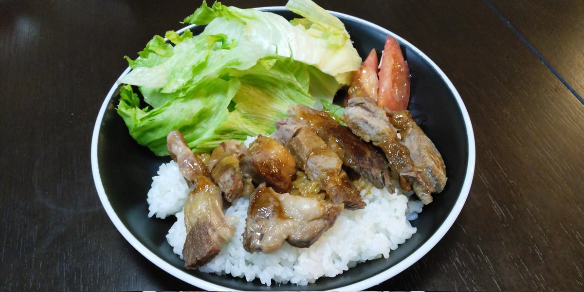 vranicky7's tweet photo. なんか久しぶりに投稿したくなった
という訳で今晩の夕食
ステーキ丼～♪

ソースは焼いた肉汁に
バターと醤油を合わせて
ご飯に合う～☆

おそまつさまでした☆
(*´▽`*)♬*゜

#料理 #ステーキ #肉 #牛肉 #肉汁 #晩ごはん #献立 #丼 #ご飯に合う https://t.co/amdMV297b8