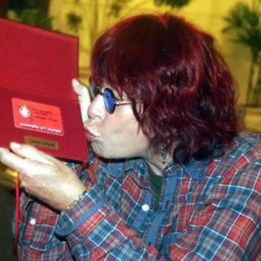 SCInternacional's tweet photo. Hoje, o Brasil se despede da sua rainha do rock, Rita Lee, uma das figuras mais revolucionárias, questionadoras e importantes da cultura nacional. O Clube do Povo perde também a primeira artista mulher nomeada consulesa cultural do Inter. Vai em paz, Rainha. Você estará para sempre em nossos corações. ♥️