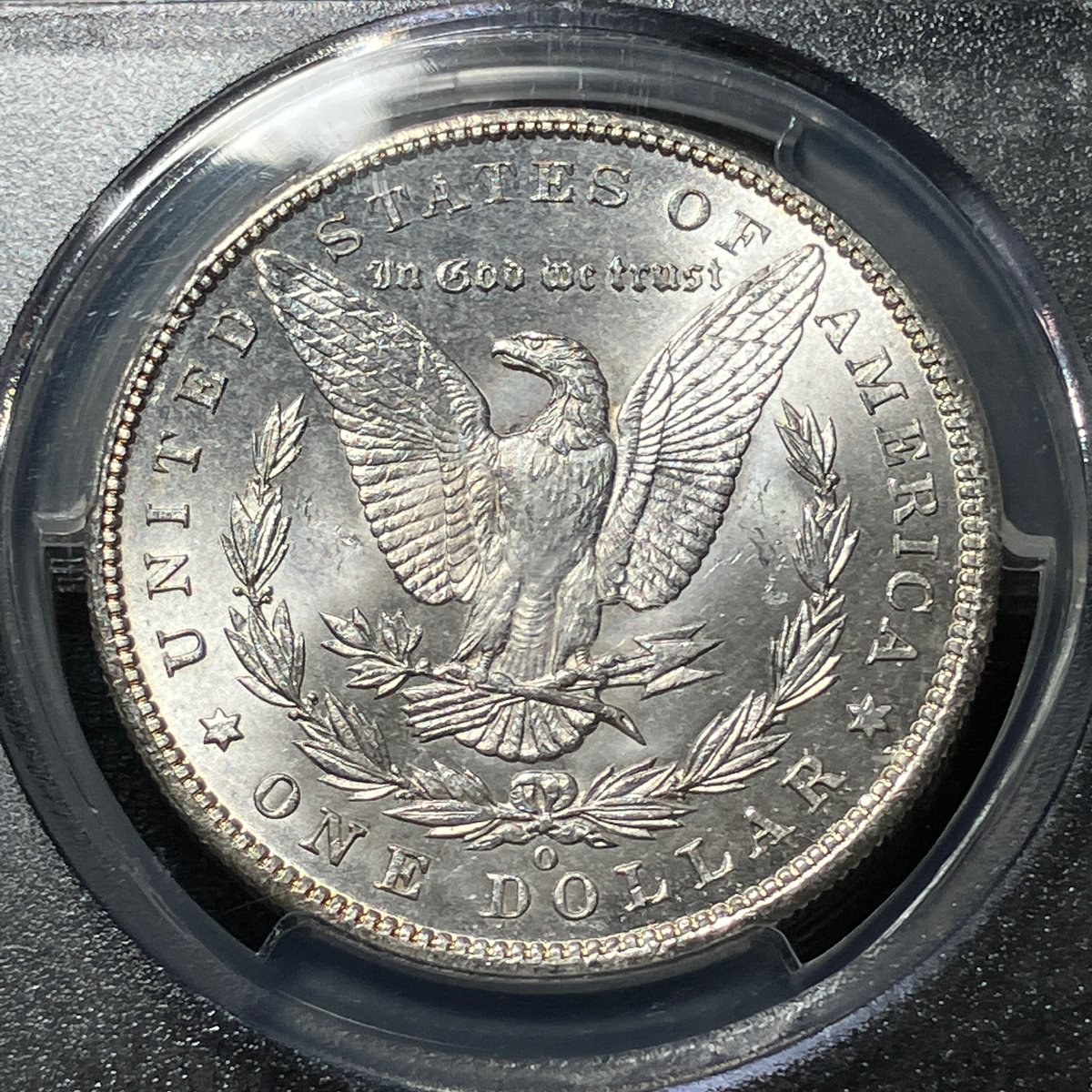 モルガンダラー銀貨 1904-O
アメリカの円銀という感じ。時代的にもその認識でいいはず。だけど、量目が円銀26.96g（.900）に対してこちらは26.73 g（.900）ちなみにメキシコ１ペソ銀貨は27.0730 g（.9027）。なんで微妙にズレてるんだろう。
何はともあれ、落ち着いたいいデザインだ。
#MorganDollar