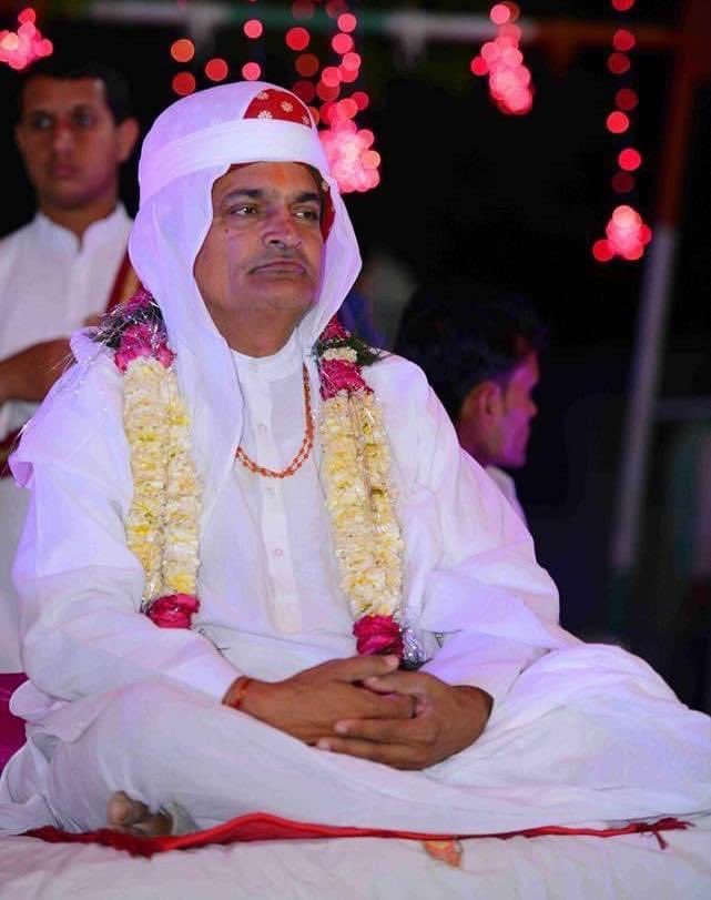 DaduSewak's tweet photo. परम पूज्य श्री दादूपंथाचार्य श्री श्री 1008 श्री गोपाल दास जी महाराज के जन्मदिवस के उपलक्ष्य में सादर साष्टांग दंडवत प्रणाम करते हुए उन्हें अनेकानेक मंगलकामनाएँ।
 हम परमेष्ठ दादू जी महाराज से आपके स्वस्थ एवं दीर्घायु जीवन की कामना करते हैं। सत्यराम॥ 
#DaduRam #Rajasthan #India https://t.co/tfjQnKMW3C