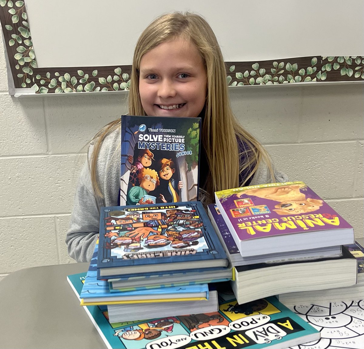 SmithJama's tweet photo. Thank you to our parents for supporting growing readers! Every child in my room got a new book with our Books Are Fun fundraiser. #TeamDCS @DCS_Overpark https://t.co/BTuW09ZNwN