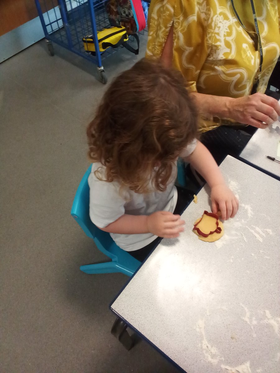 gcpfs1's tweet image. Today we have made crown biscuits to celebrate the Coronation. We  and patted the dough then pressed the cutter to get the shape. @PrimaryGreat    #gcpcooking #gcpphysicaldevelopment