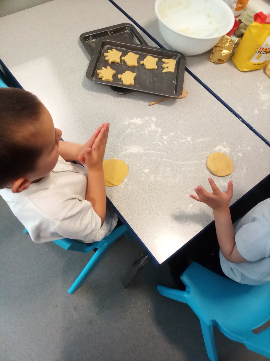 gcpfs1's tweet image. Today we have made crown biscuits to celebrate the Coronation. We  and patted the dough then pressed the cutter to get the shape. @PrimaryGreat    #gcpcooking #gcpphysicaldevelopment