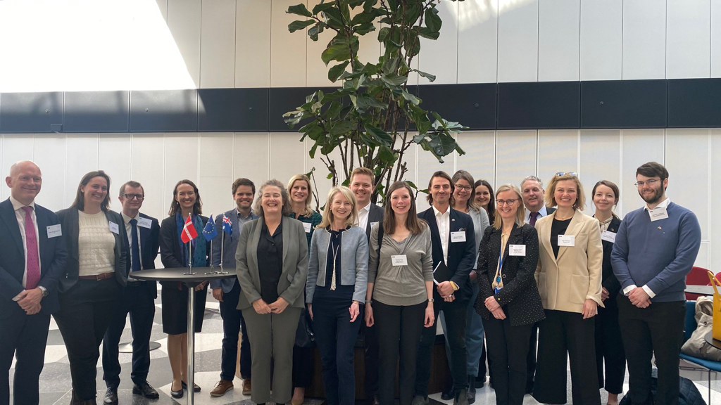 AusAmbDK's tweet photo. As we celebrate #EuropeDay, we look forward to the conclusion of an ambitious and comprehensive #AusEUFTA 🇦🇺🇪🇺
Pleasure to host Alison Burrows, Australia's Chief Negotiator, to discuss benefits for 🇩🇰 and 🇦🇺
@dfat @DanishMFA @fvmdk @spisekammeret @DanskIndustri @DanskErhverv https://t.co/139JetBEjY