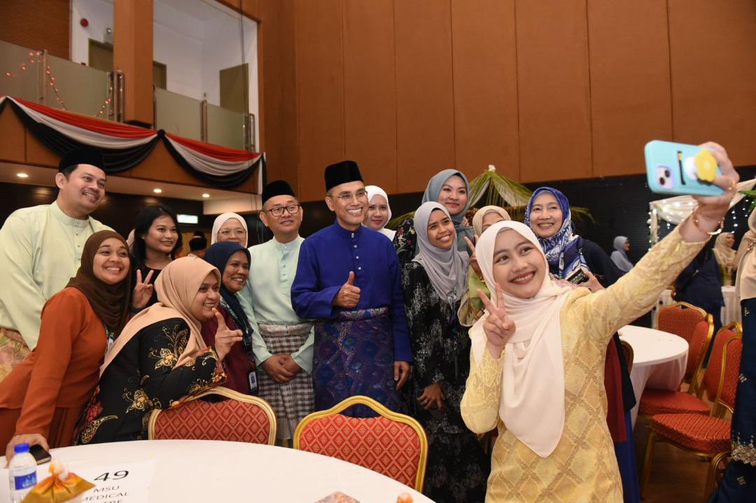 Memorable times with the management and staff team of @msumcmalaysia Private Specialist Hospital. Glad to see everyone as we came together today and create memories together. #MSUMegaRayaOpenHouse2023