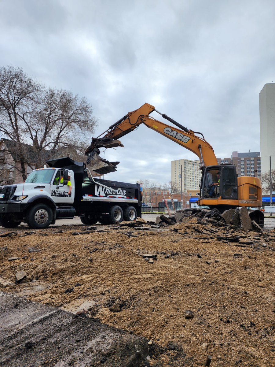 RichardWiebe204's tweet image. We would like to thank the White Out group on the purchase of this 16' dump box. #quereltrailers #canucktrailers #dumpbox #haulmore #everyhaul