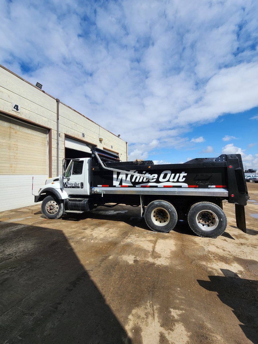 RichardWiebe204's tweet image. We would like to thank the White Out group on the purchase of this 16' dump box. #quereltrailers #canucktrailers #dumpbox #haulmore #everyhaul