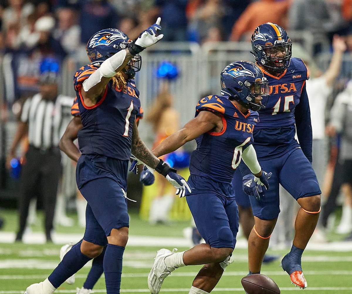 SethCarethers's tweet photo. After a great conversation with @nicholasDgraham I am blessed and humbled to receive my first D1 offer from The University of Texas at San Antonio! @coppellfootball @A_Wiley30 @CoachAConteh @FlightSkillz @HeathNaragon @UTSAFTBL @MikeRoach247 @ScottRapp17 https://t.co/qBM6daZ8OK