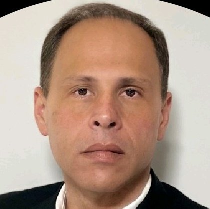 passarinhovoou's tweet photo. Este é Eduardo. Eduardo trabalhava com o Xandão. Eduardo chegou em casa muito nervoso e deu um tiro dentro de casa. A mulher se assustou e fugiu com as crianças. A polícia foi lá e Eduardo foi preso. Eduardo foi exonerado e desfalcou o time psyco do cabeção de ovo. https://t.co/lXOK91Zw3J