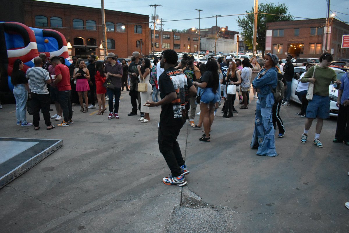 LozoLenz's tweet photo. #FirstFriday #KC #KCMO https://t.co/iYjBR0DNEE