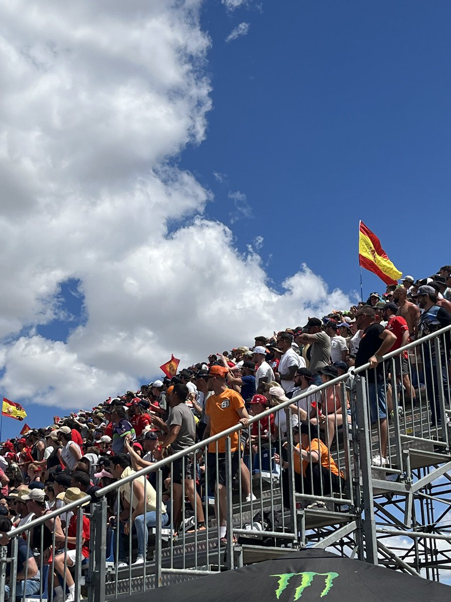 intuXanadu's tweet photo. Menudo fin de semana tan espectacular el que hemos vivido, ¡un año más se volvió a celebrar el MXGP en intu Xanadú! Aquí os dejamos un mini resúmen de todo lo que hemos disfrutado🤩 https://t.co/dJxEnGR5dx