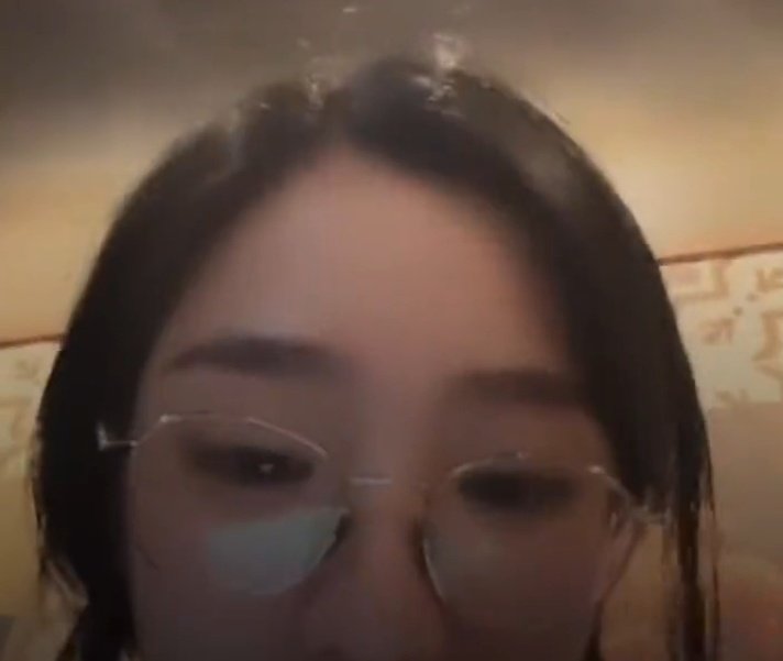 kuetubi's tweet photo. tu with specs 🫠 https://t.co/LqHtQu1cyb