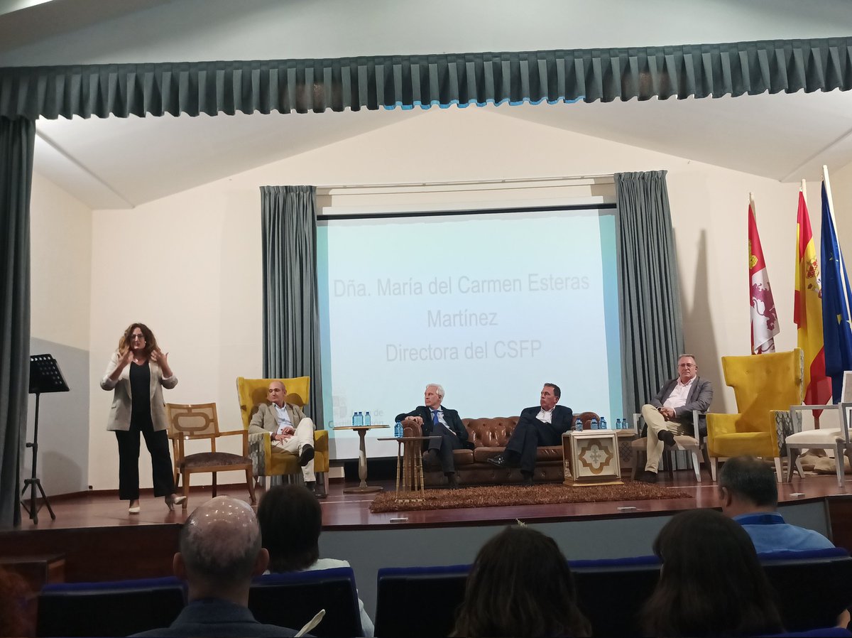 Compartiendo una vez más con @MariviCasado  Jornada “Prácticas Educativas de Éxito a través de los resultados obtenidos en los Proyectos de Innovación Educativa y su impacto en las aulas”.  @cfiesalamanca
#FormacionCyL #InnovaCyL #PresentaCyL @CSFPJCYL @crfptic @CFPIdiomas