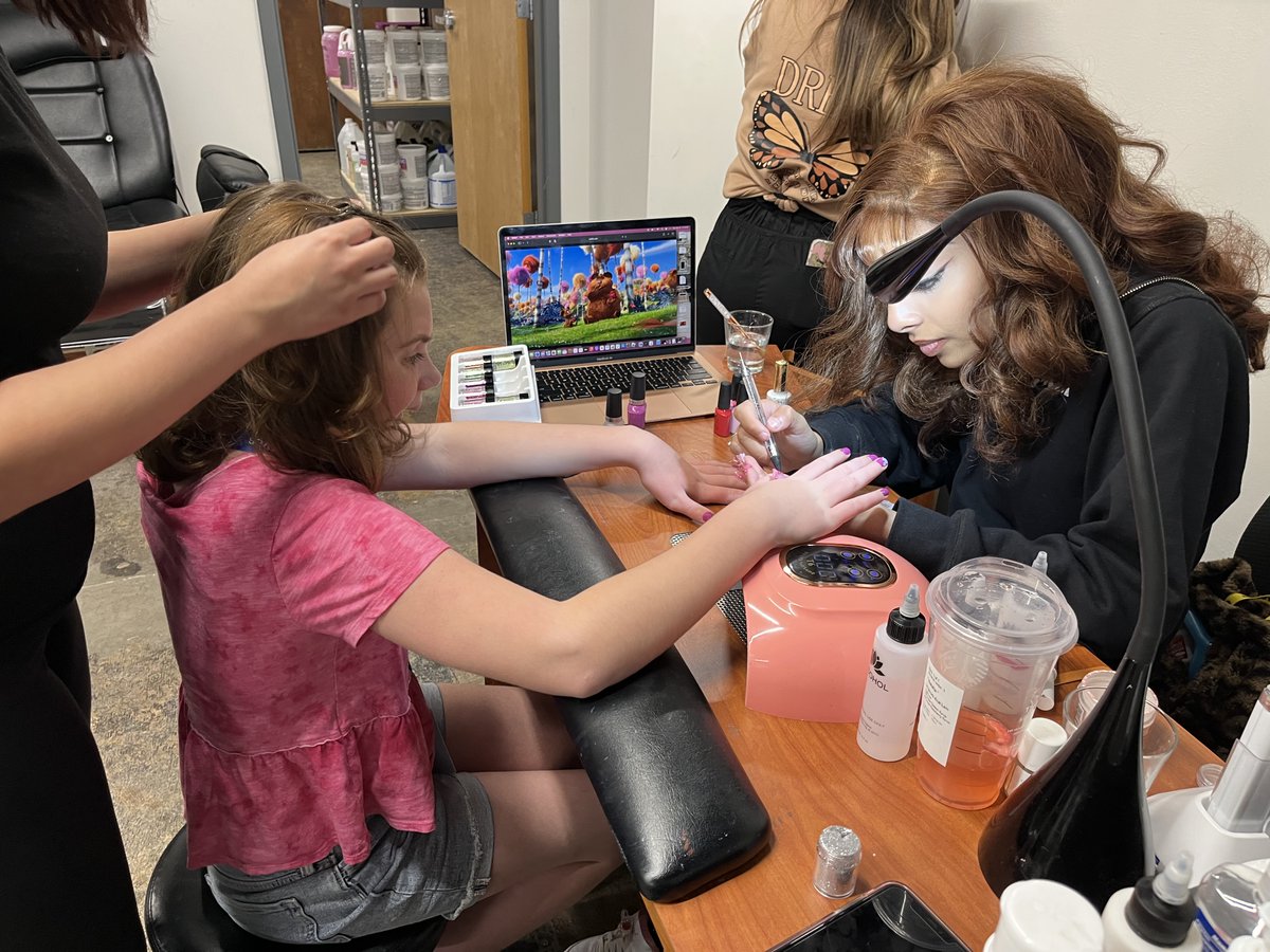 EGTechCollege: 'Bring your child to work day' collaboration with Denver Public Schools ☺️ Our cosmetology students cut and styled their hair, painted their nails with crafty nail art, and the girls were able to vote on their favorite 3D nail art set for…