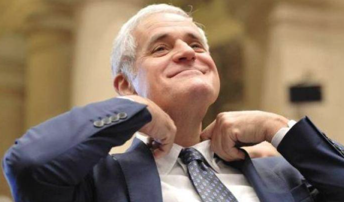 ASparaciari's tweet photo. #FontanaPres benedice la candidatura del detenuto #RobertoFormigoni. Uno che prendeva le tangenti, «Soldi tolti ai malati per i suoi sollazzi», disse il Pm. Dalla Lega con il cappio contro i corrotti alla Lega che con i corrotti parla di «arricchimento per tutti» il passo è breve https://t.co/O6EetR2prf