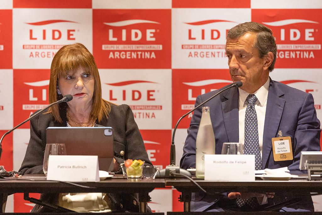 #Dixit La precandidata presidencial <a href="/PatoBullrich/">Patricia Bullrich</a> "queremos un país socio de sus empresarios" 
"tenemos un gran equipo, muy preparado para hacerlo"
con empresarios en LIDE Networking Breakfast.

#economia #politica #LIDEArgentina #LIDENetworkingBreakfast