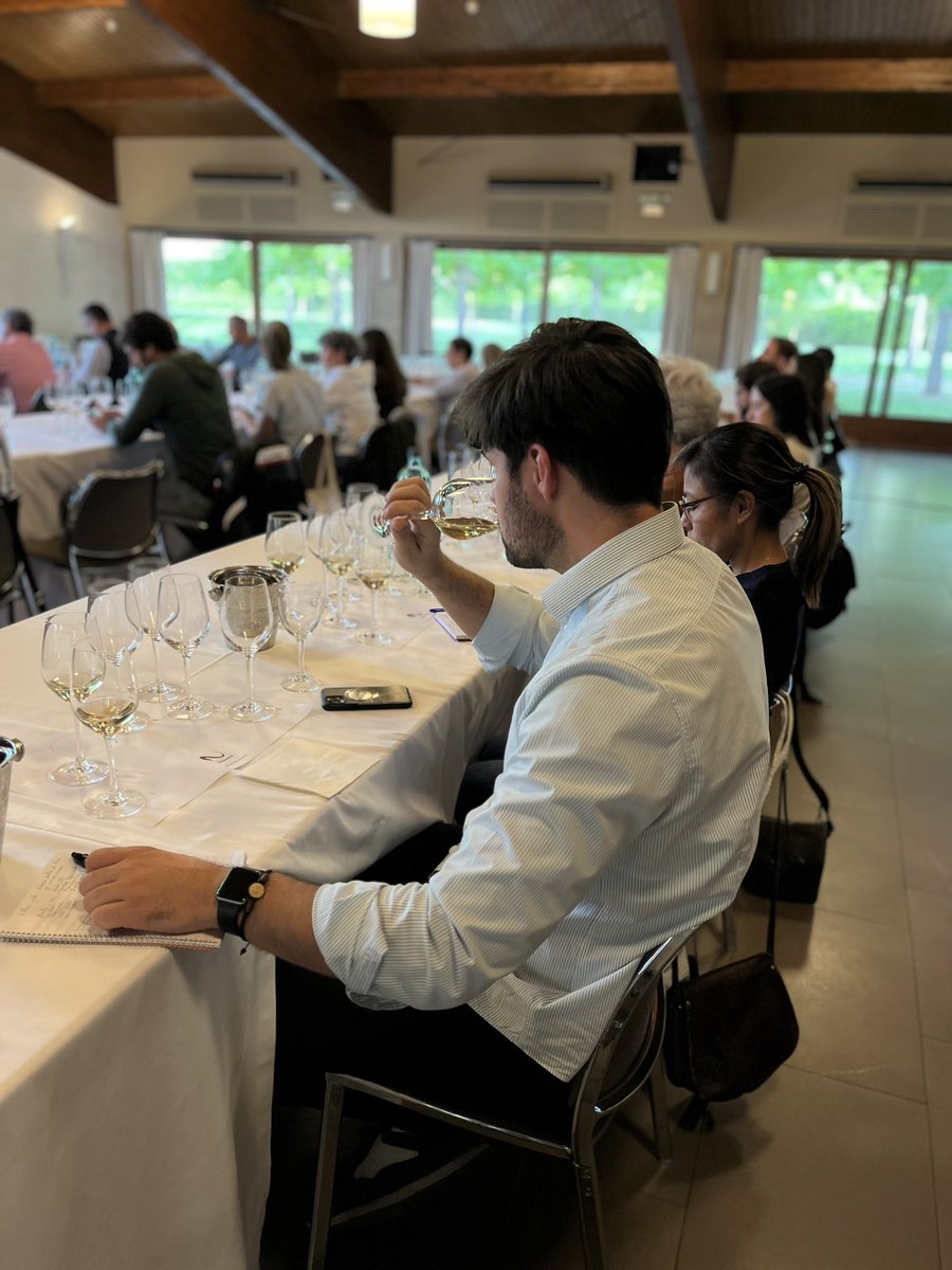 Ayer tuvimos la primera parte de la acción vinos de Navarra <a href="/vinosnavarra/">Vinos Navarra</a> 

Jornada dentro del programa #Lidera de <a href="/empleo_na/">Empleo - Lansare</a> en colaboración con <a href="/hostnavarra/">AEHN Hostelería Navarra</a> 

Hoy continuamos con vino #tinto