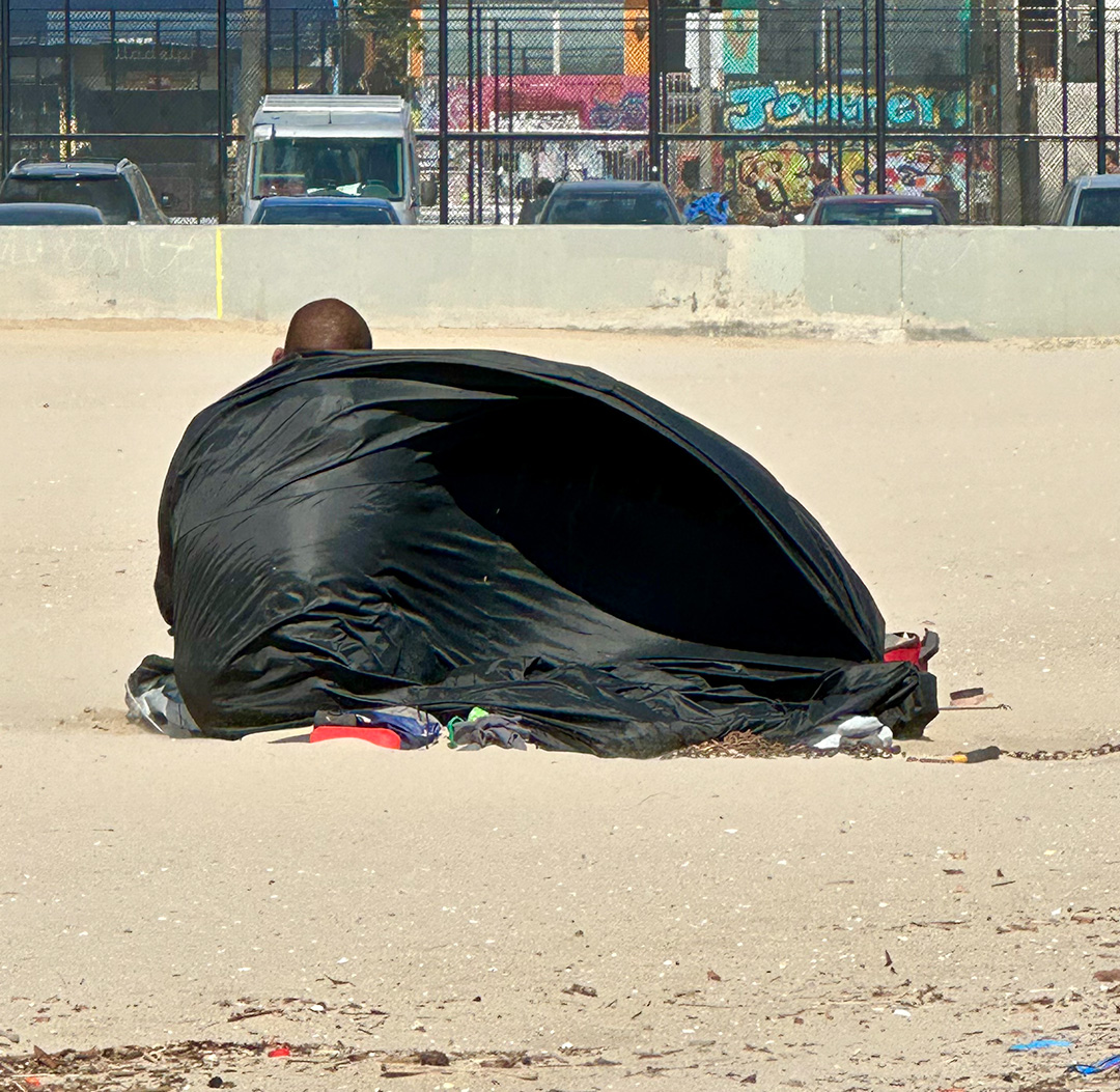 debdavisdesign's tweet photo. A little side trip to LA. Walking around Venice. Man on windy beach. #venicecalifornia #beachlife #LosAngeles #mobilephotography https://t.co/OEQVXL09cd