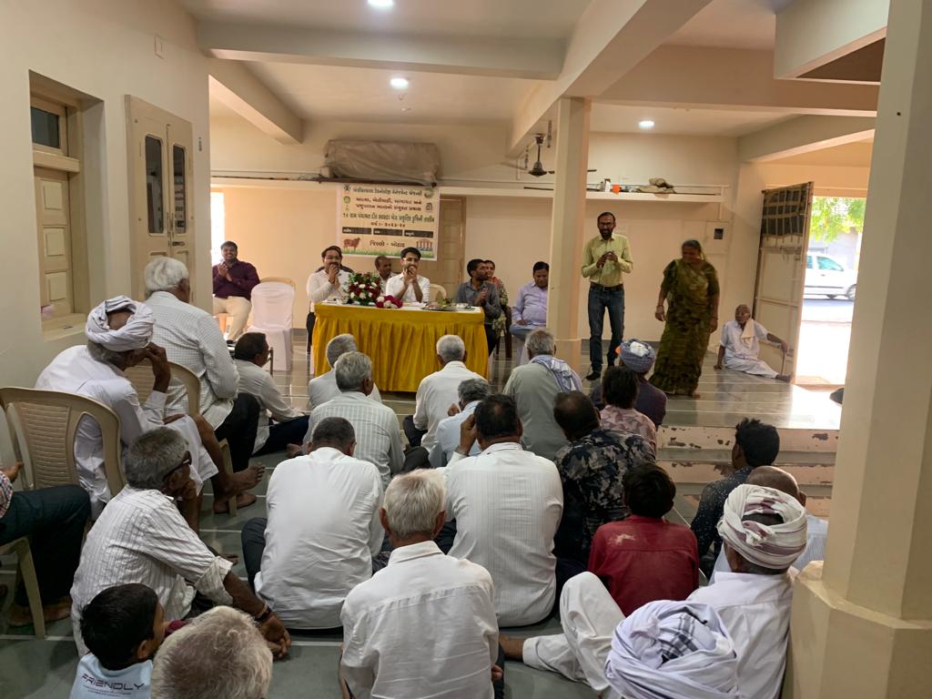 DDOBOTAD's tweet photo. માનનીય પ્રધાનમંત્રીશ્રી@narendramodi સાહેબના આહવાન અને આઝાદી કા અમૃત મહોત્સવ અંતર્ગત ગઢડા તાલુકાના રળીયાણા ગામે આજ રોજ પ્રાકૃતિક ખેતી તરફ પ્રોત્સાહિત કરવા ATMA અને બાગાયત વિભાગ દ્વારા કૅમ્પનું આયોજન કરવામાં આવ્યું.@CMOGuj @iArvindRaiyani @RaghavjiPatel  @GujAgriDept @ATMAGUJARAT https://t.co/umBxntSdHJ