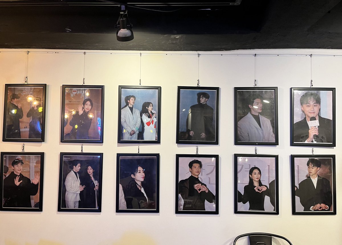at_32record's tweet photo. 성황리에 펑난소대 내한 100일 기념 카페를 끝마쳤습니다 다녀가신 모든 분들에게 즐거운 추억이 되시길 바랍니다 ✨
그리고 카페에 도움주신 Icelandiclover님과 여러 굿즈 나눔해주신 춘욜로님께도 감사의 말씀 전합니다

#사랑하고_헤어져도_만남이_헛되지_않게 https://t.co/J1oKmuDb8d