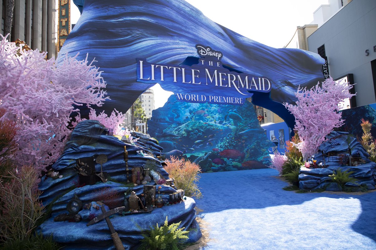 DaniMoreMagic's tweet photo. Así de increíble se veía el Paseo de la Fama de Hollywood para la premiere mundial de #LaSirenita que se estrenará en cines el 26 de Mayo #TheLittleMermaid @DisneySpain https://t.co/0Oe2o24rXY