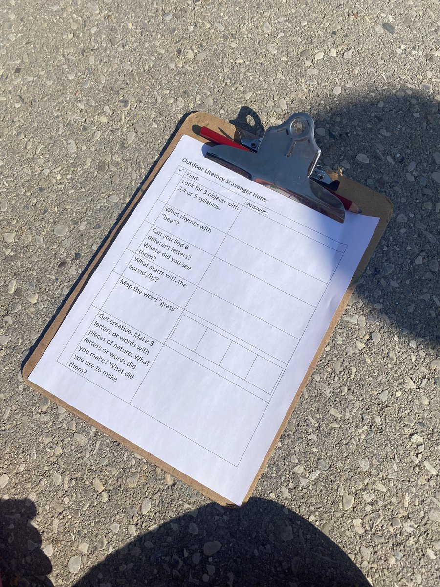 mrmerkus's tweet image. Classes at @cb_stirling are teaming up this week to participate in an outdoor literacy scavenger hunt. #outdoored @RSHWDSB #literacy