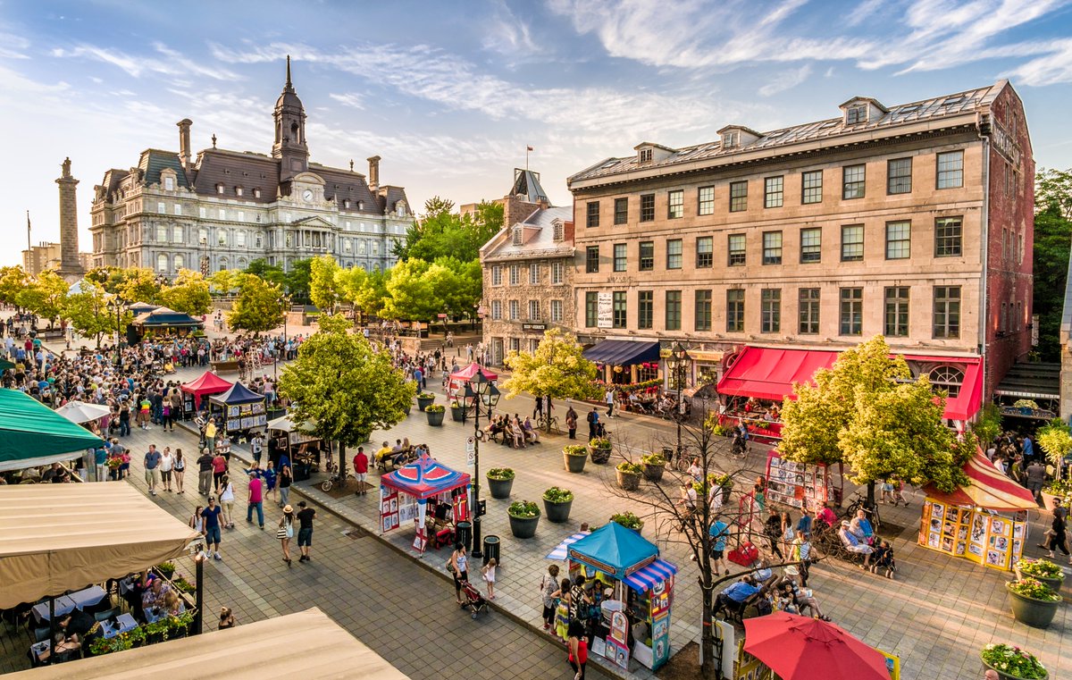 Val_Plante's tweet photo. TRANSITION ÉCOLOGIQUE | Montréal adopte des modes de transports verts et durables. 🚈🚶‍♂️🌎

Les transports représentent 40 % des émissions de GES. C’est énorme. Découvrez nos actions pour décarboner les transports d��s 2040 ⤵️

🚶‍♂️ La première zone priorité piétons de Montréal se trouvera dans le Vieux-Montréal.

Le Vieux-Montréal deviendra un quartier historique où le piéton est roi, à l’image de ce qui s’est fait dans les centres historiques de nombreuses villes dans le monde. Montréal compte piétonniser un premier quadrilatère du Vieux-Montréal dès 2024.

La Ville travaillera en étroite collaboration avec les parties prenantes du quartier pour la planification et le déploiement de cette initiative. Nous accompagnerons aussi les commerçants, restaurateurs, résidents et autres acteurs locaux.

🚏 Nous créerons un corridor de mobilité durable sur le boulevard Henri-Bourassa, en collaboration avec la STM.

Imaginez un REV et un service de transport rapide par bus qui cohabitent sur le même axe, avec de la verdure, entre Montréal-Nord, Ahuntsic et Saint-Laurent. Ce corridor de mobilité va se déployer par phases à partir de cette année et jusqu’en 2026.

🐦 Nous élargirons le projet de livraison urbaine zéro émission Colibri.

Utiliser des vélos-cargos et des transports verts pour livrer les marchandises sur leur dernier kilomètre, c’est l’esprit derrière le projet Colibri. Nous l’étendrons partout à Montréal pour réduire la présence du camionnage dans nos quartiers et diminuer les GES produits par le transport de marchandises.

🌎 Notre plan pour la décarbonation des transports est ambitieux, mais réaliste. Surtout, il est plus nécessaire que jamais. Nous continuerons de transformer les quartiers de Montréal pour en faire une ville verte, sécuritaire et conviviale.

#polmtl #SommetClimatMtl